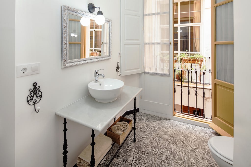 baño con balcón, baño estilo clásico, andreas grunau, decoración de baños