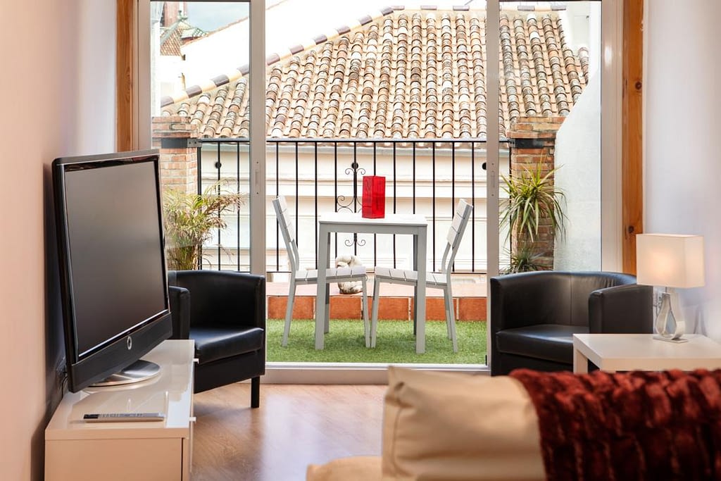 decoración de terraza exterior, terraza con cesped artificial, terraza en apartamento, fotografo andreas grunau