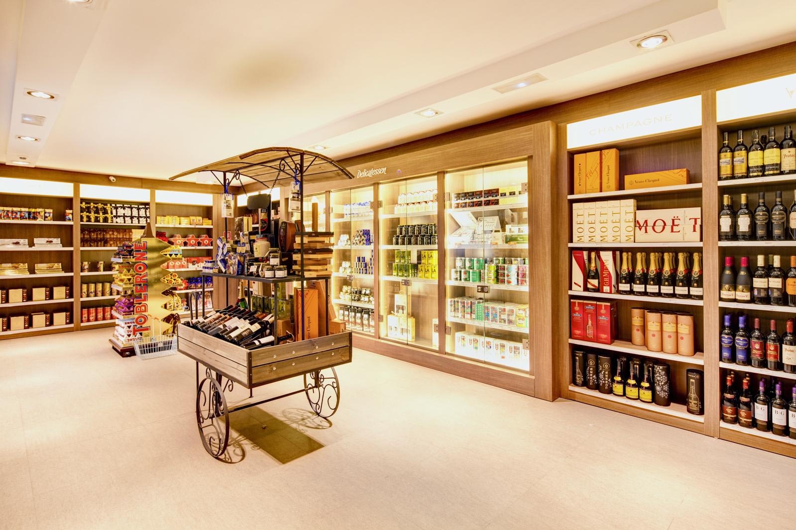 Fotografías tienda Duty Free de Melilla - Fotógrafo Andreas Grunau Fotografías de tienda duty free melilla, fotógrafo Andreas Grunau.