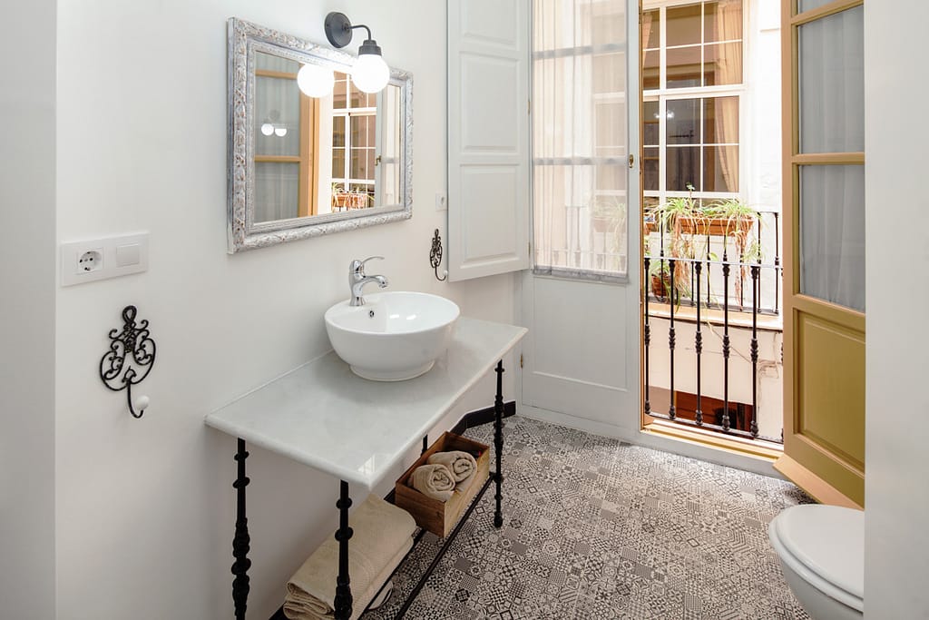 baño con balcón, baño estilo clásico, andreas grunau, decoración de baños