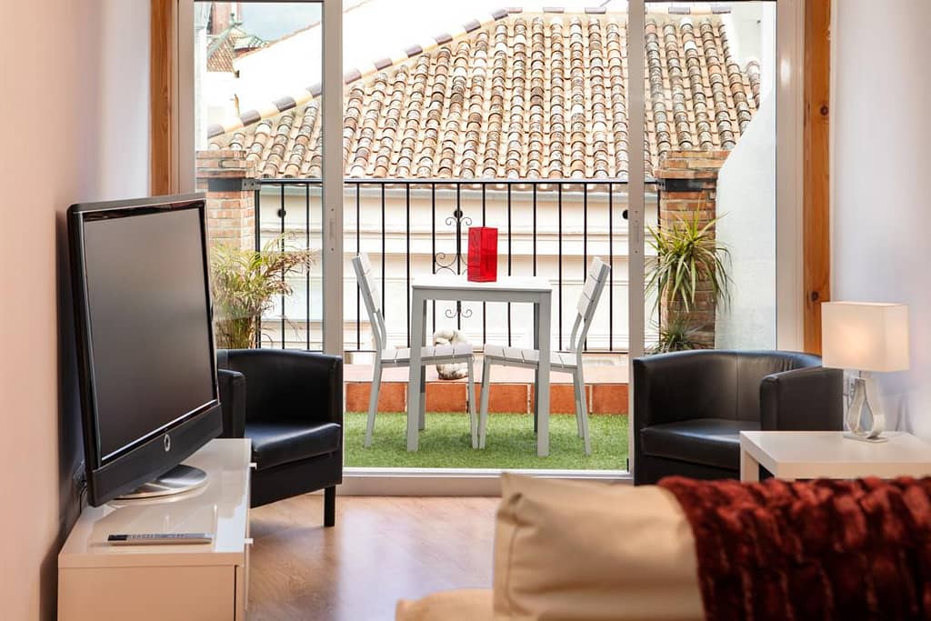 decoración de terraza exterior, terraza con cesped artificial, terraza en apartamento, fotografo andreas grunau