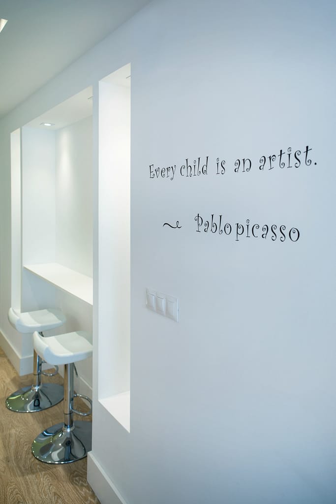 tipografia en muro, decoración con tipografía, letras en muro, fotografo andreas grunau